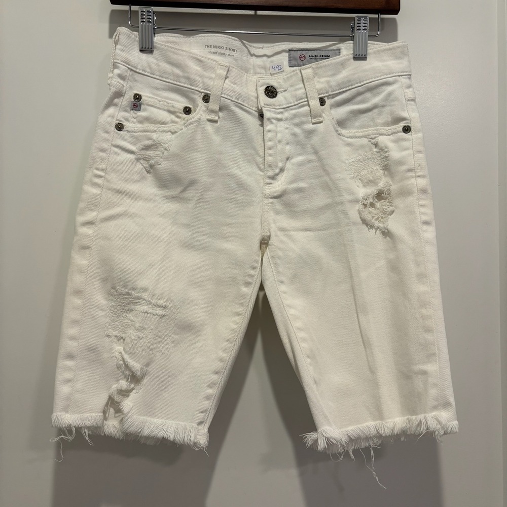 AG Adriano Goldschmied The Nikki Short Relaxed Skinny White Denim‎ Frayed Hem 4